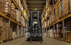 Capannone in commerciale in Via marche 1