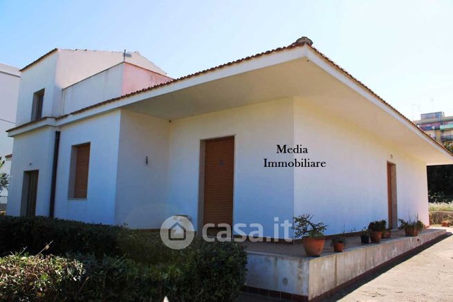 Casa indipendente in residenziale in Via Calabria