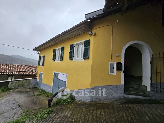 Casa bi/trifamiliare in residenziale in 