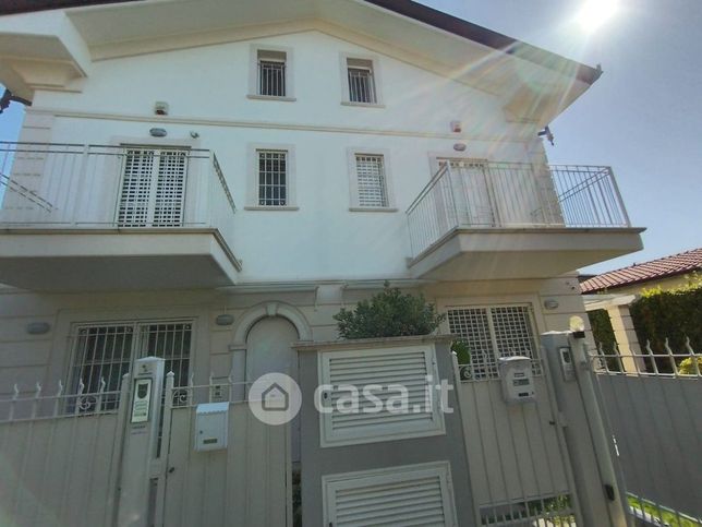 Casa indipendente in residenziale in Via Agnelli