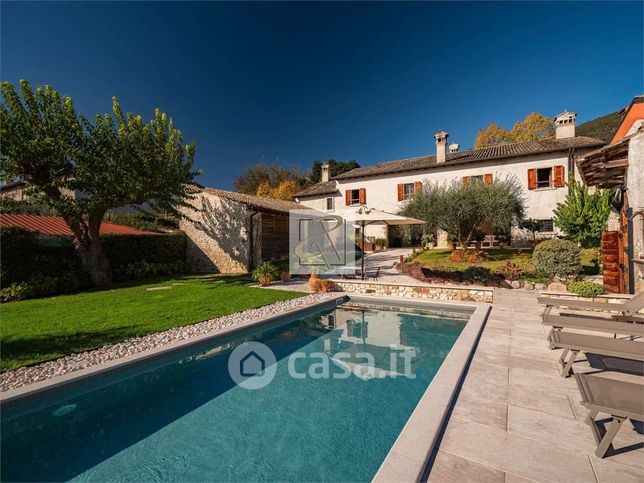 Villa in residenziale in Via Carrara 34