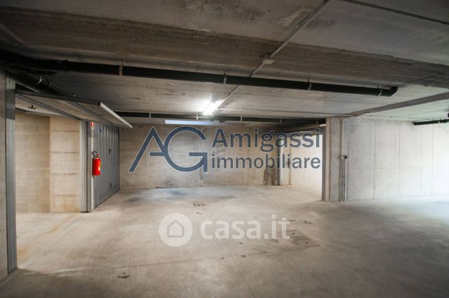 Box/posto auto in residenziale in Via Roma