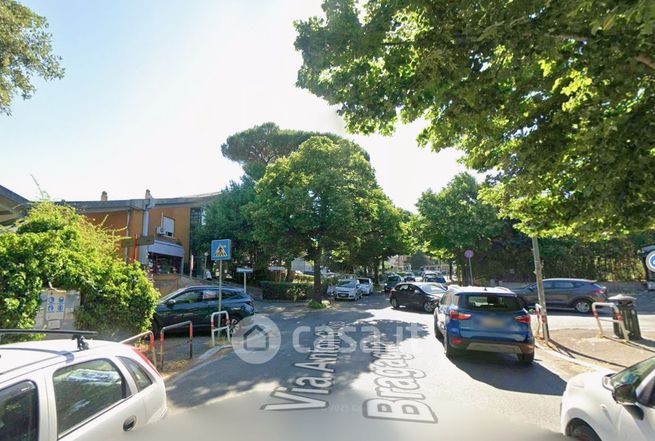 Ufficio in commerciale in Via Anton Giulio Bragaglia 78