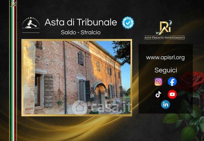 Villetta a schiera in residenziale in Strada Carobio 8
