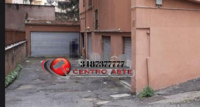 Garage/posto auto in residenziale in Via dei Lauri