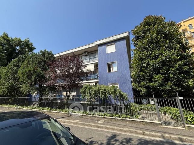 Box/posto auto in residenziale in Via Gardenie 11