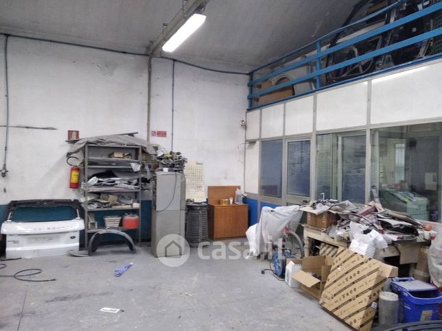 Capannone in commerciale in Viale Ticino