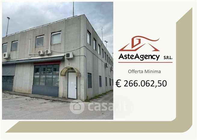 Ufficio in commerciale in Viale della Navigazione Interna 82