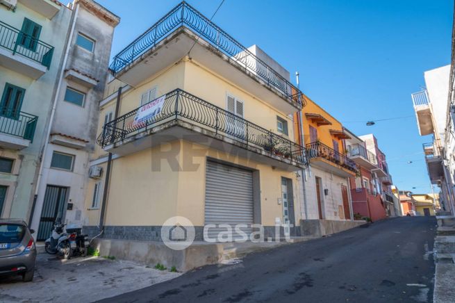 Casa indipendente in residenziale in Via Volturno 11