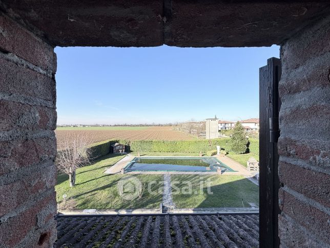 Casa indipendente in residenziale in Via L.B.Salvoni 8