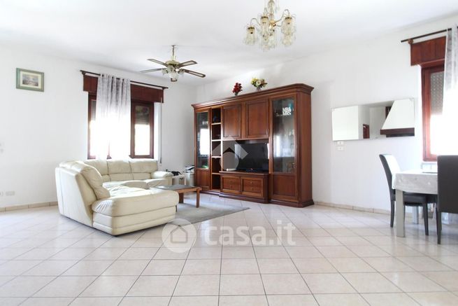 Appartamento in residenziale in Via Santo 25