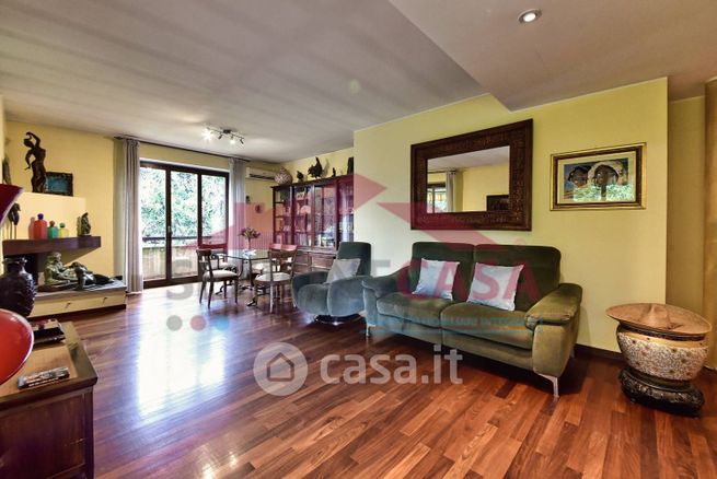 Appartamento in residenziale in Via Monte Bianco 13