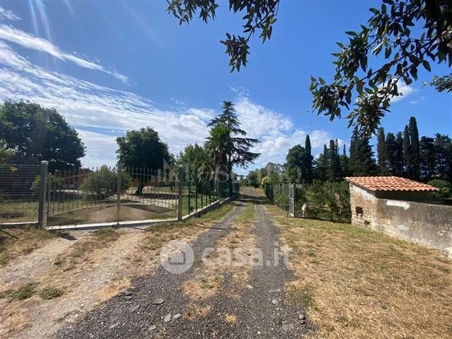 Terreno agricolo in commerciale in Via Sostegno