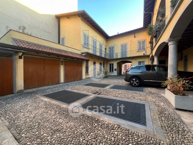 Garage/posto auto in residenziale in Via Umberto I 94