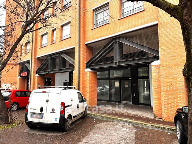 Attivitã /licenza (con o senza mura) in commerciale in Via dell'Artigiano