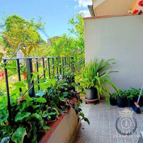 Casa indipendente in residenziale in 