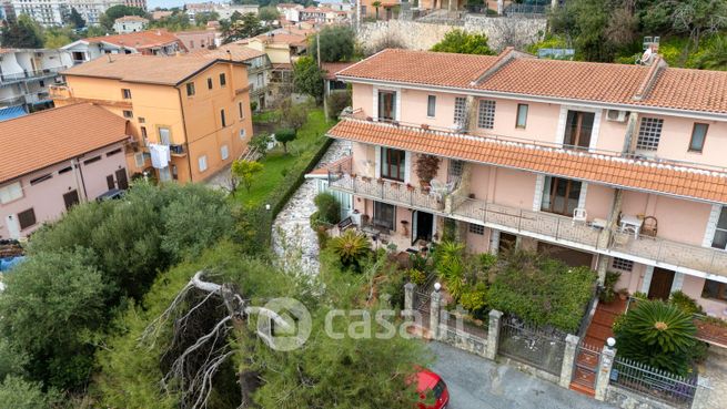 Villetta a schiera in residenziale in Via Giuseppe Pezzotti 5