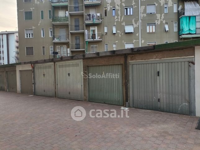 Garage/posto auto in residenziale in Via Milano 38