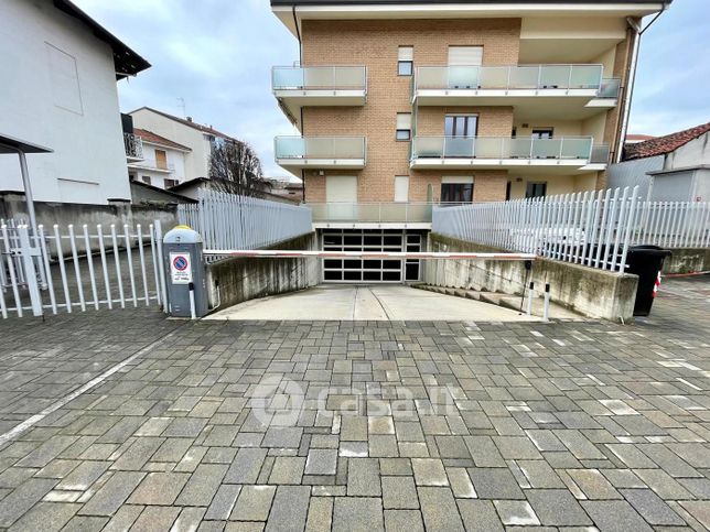 Box/posto auto in residenziale in Via G. B. Gandino 70