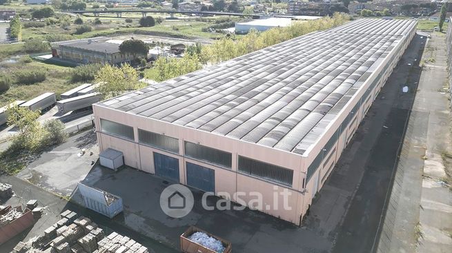 Capannone in commerciale in Via Milano