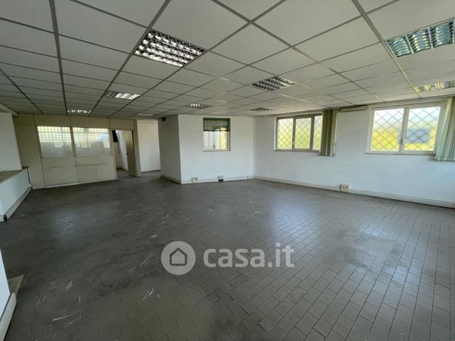 Ufficio in commerciale in Via Botricello 7