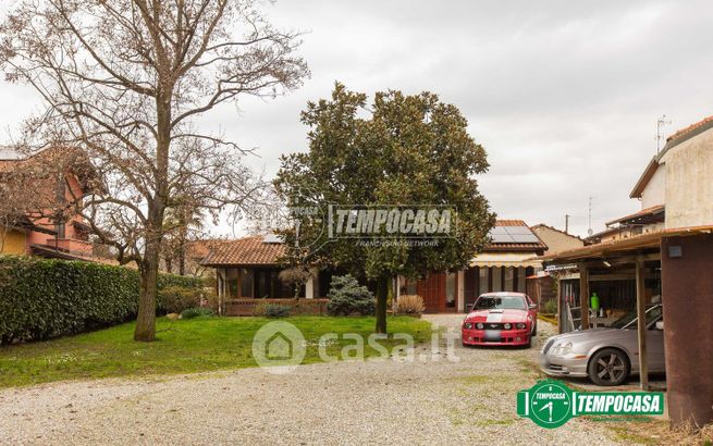 Villa in residenziale in Via Bornago 19