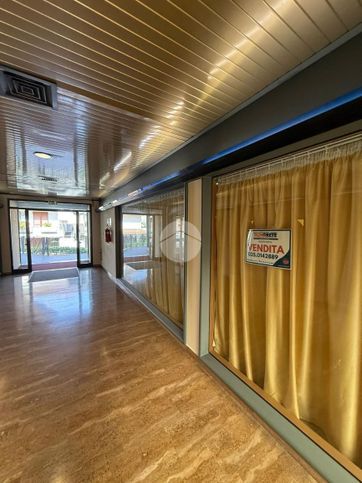 Ufficio in commerciale in Via Italia 81
