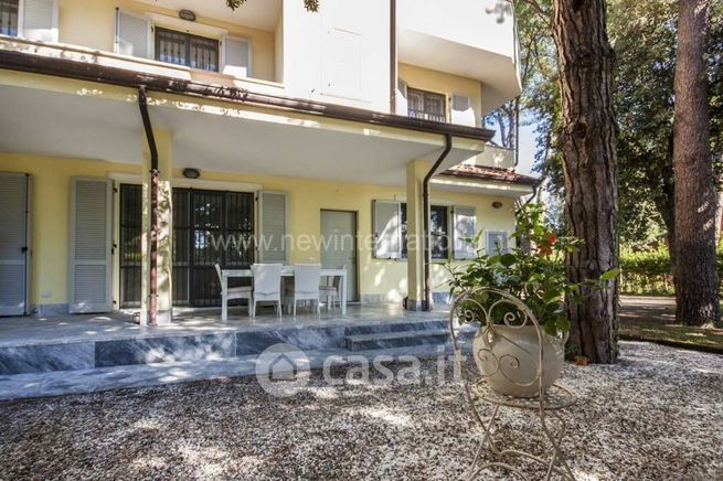 Casa bi/trifamiliare in residenziale in Via F.Ferrucci