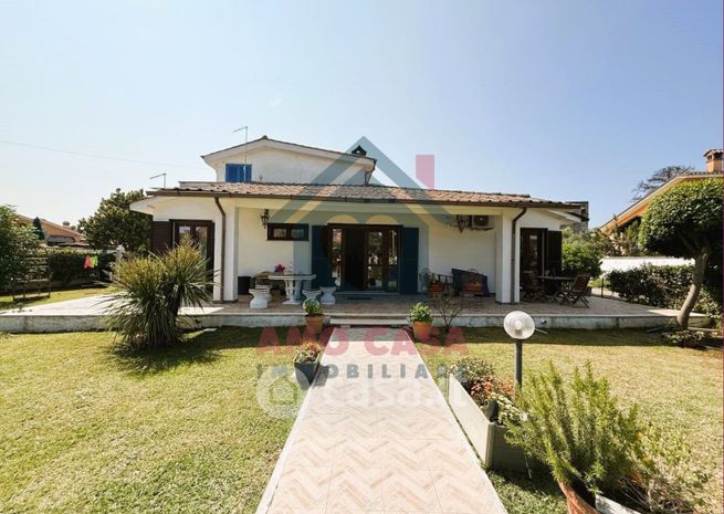Casa bi/trifamiliare in residenziale in Via Lauregno