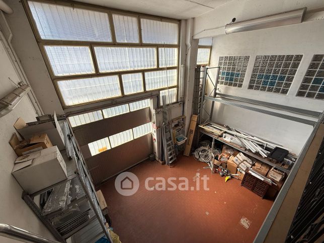 Capannone in commerciale in Via della Resistenza 56