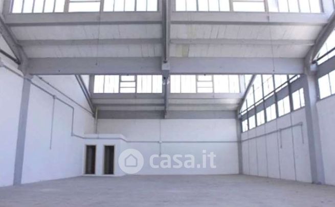 Capannone in commerciale in Via Campobello