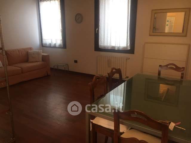 Appartamento in residenziale in Via Santa Rosa 46