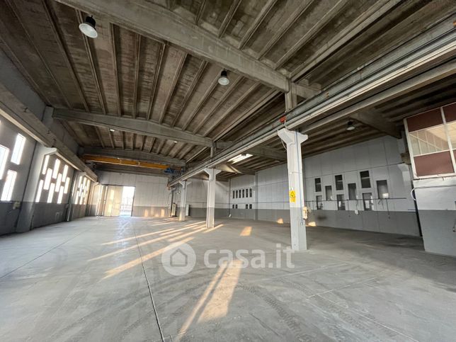 Capannone in commerciale in Viale Caduti del Lavoro 1