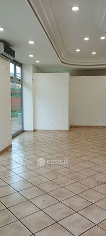 Negozio/locale commerciale in commerciale in Via di Boccea