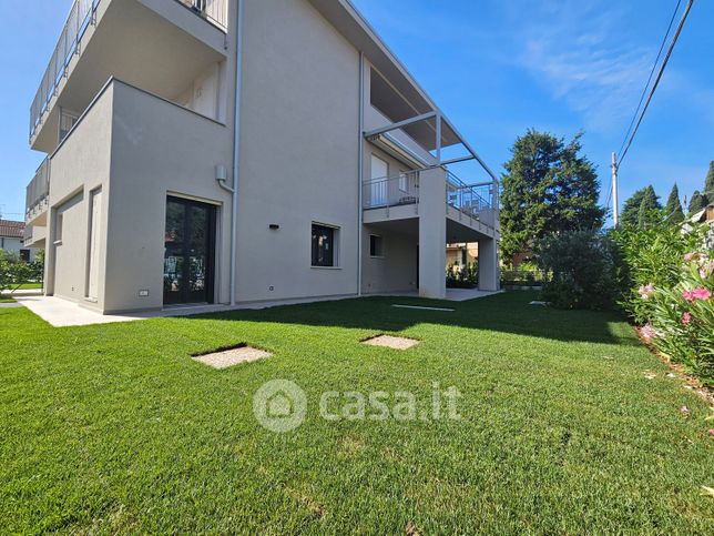 Appartamento in residenziale in Via Sirmione 21