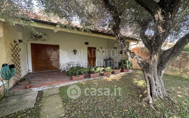 Villetta a schiera in residenziale in Viale Corona Australe 2