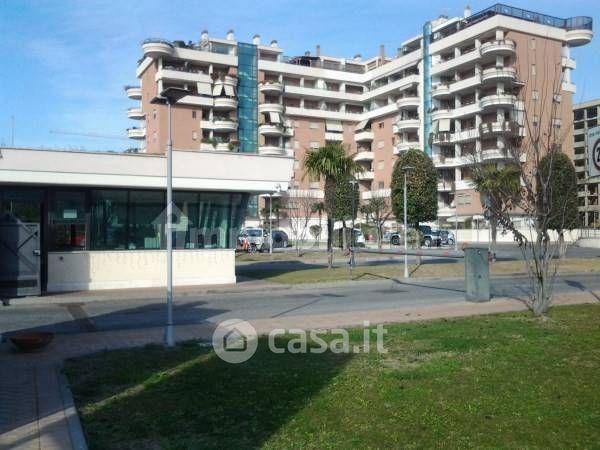 Garage/posto auto in residenziale in Via di Acilia 221