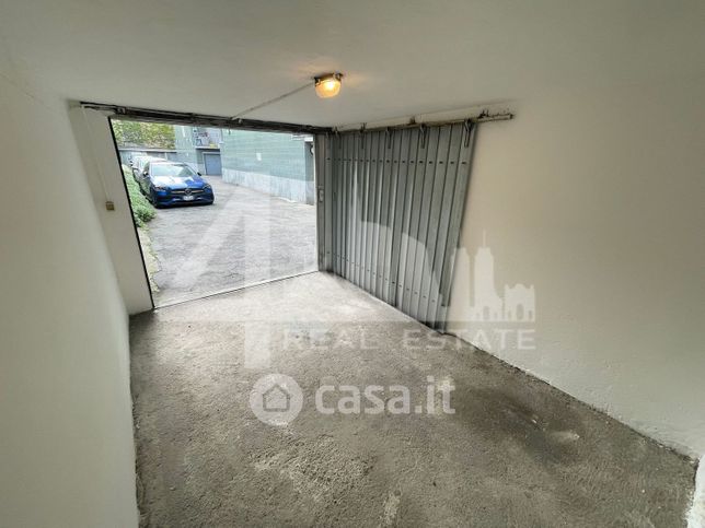 Box/posto auto in residenziale in Via Gianfranco Zuretti 42