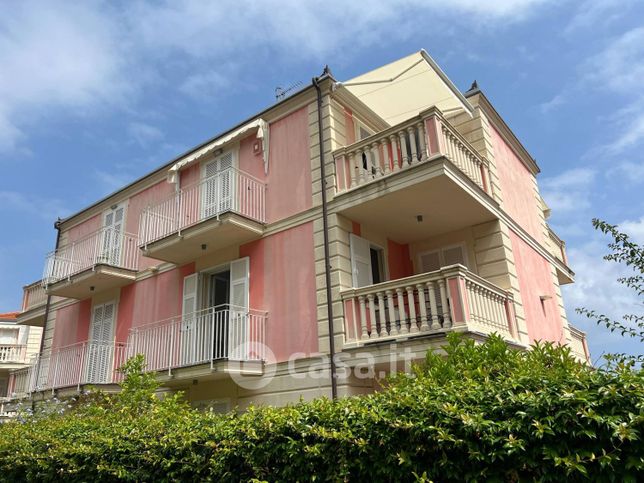 Appartamento in residenziale in Via Cesare Battisti 25