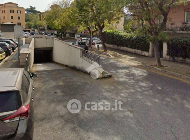 Garage/posto auto in residenziale in Piazza Fonteiana 6