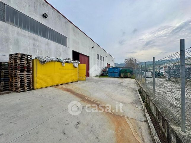 Capannone in commerciale in Via Del Commercio 2