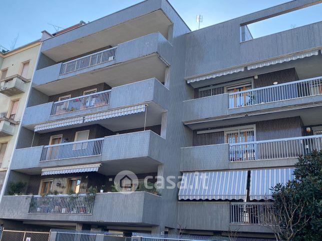 Appartamento in residenziale in Via Legnone 41