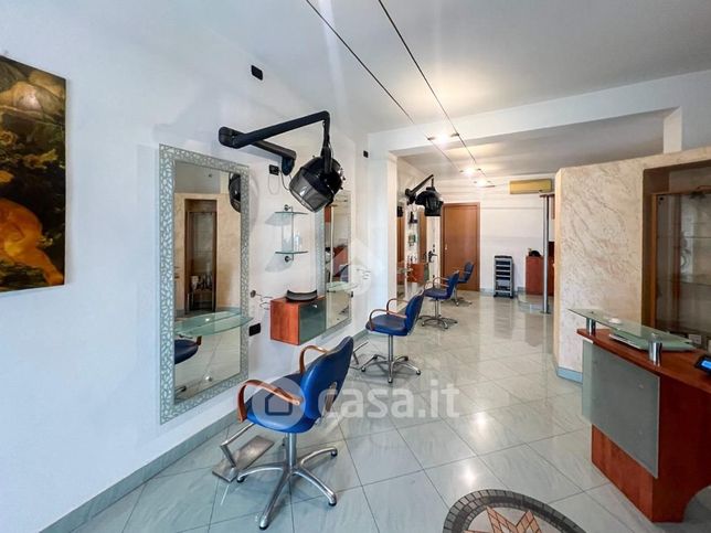 Capannone in commerciale in Via San Francesco D'Assisi 36