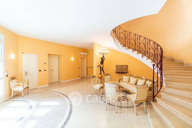 Villa in residenziale in Via per Binda