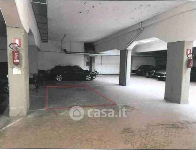 Box/posto auto in residenziale in Via Vittorio Alfieri 8