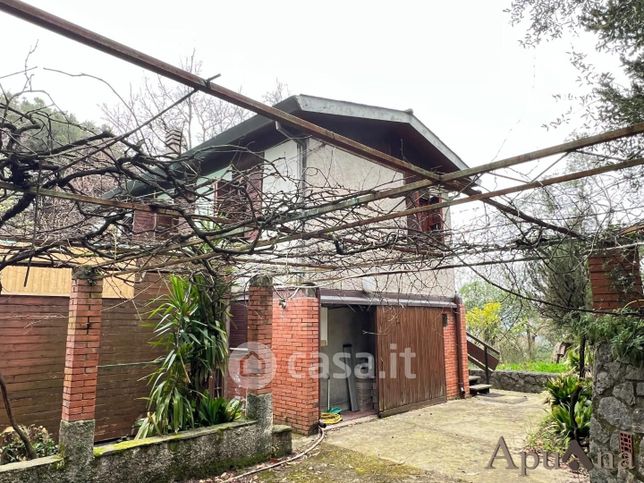 Villa in residenziale in Via Tecchioni 5