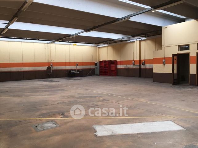 Capannone in commerciale in Via Tavagnacco