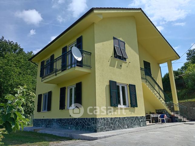 Casa bi/trifamiliare in residenziale in Località Maddalena