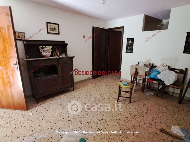 Casa indipendente in residenziale in Via Giovanni Amendola 95