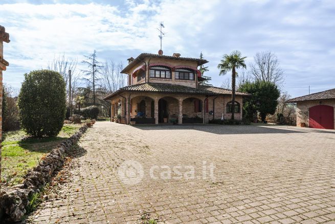 Villa in residenziale in Via Poggio
